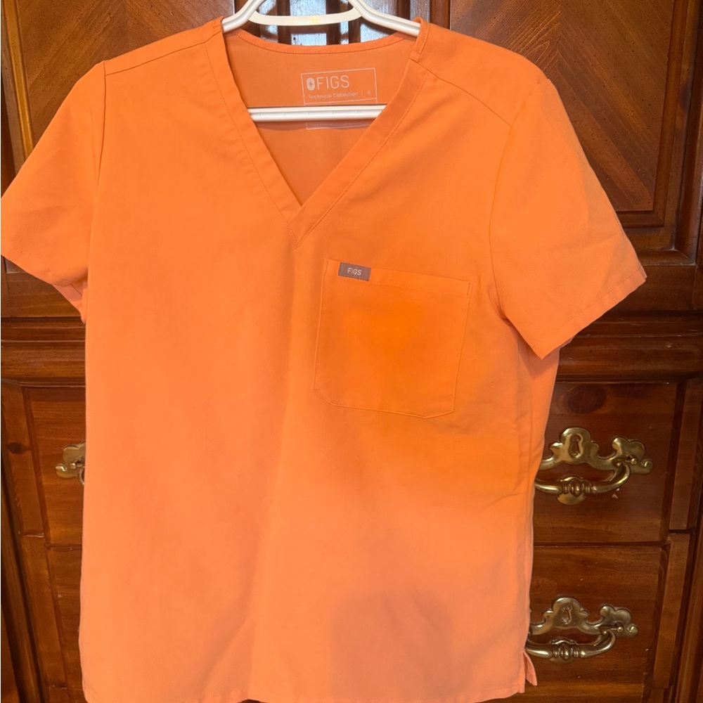 Figs women’s scrub top